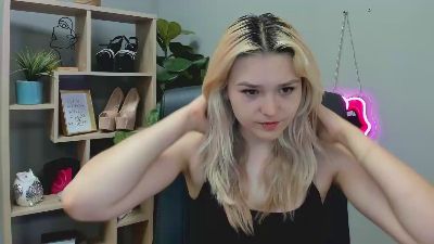 SweetLilyxo live cam on Cam4
