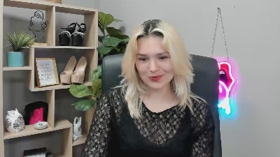 SweetLilyxo live cam on Cam4