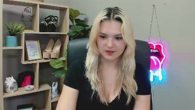 SweetLilyxo live cam on Cam4