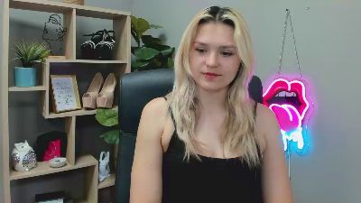 SweetLilyxo live cam on Cam4