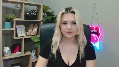 SweetLilyxo live cam on Cam4