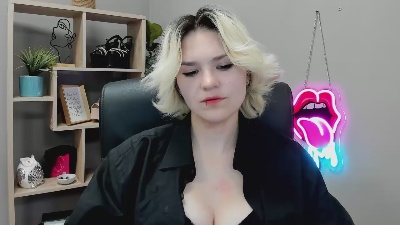 SweetLilyxo live cam on Cam4