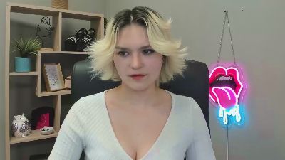 SweetLilyxo live cam on Cam4