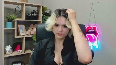 SweetLilyxo live cam on Cam4