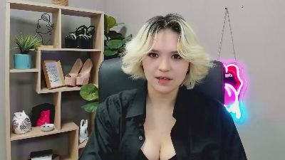SweetLilyxo live cam on Cam4