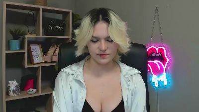 SweetLilyxo live cam on Cam4