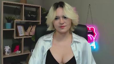 SweetLilyxo live cam on Cam4