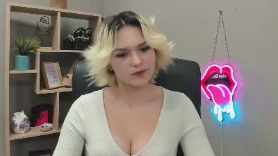 SweetLilyxo live cam on Cam4