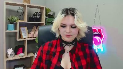 SweetLilyxo live cam on Cam4