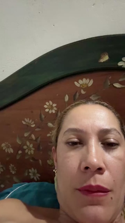 Sweet_Melons_ live cam on Cam4