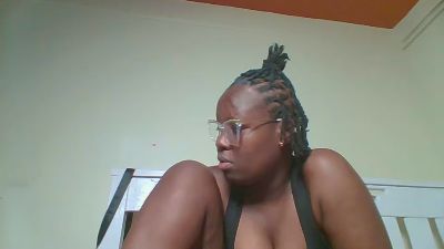 Sweetariah live cam on Cam4