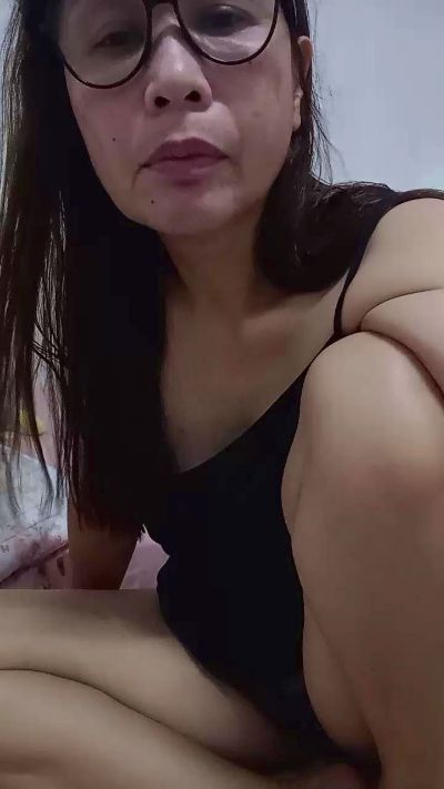 Sweetasian74 live cam on Cam4