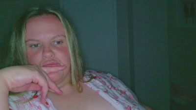 Sweetcheeks84 live cam on Cam4