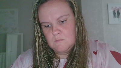 Sweetcheeks84 live cam on Cam4
