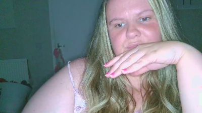 Sweetcheeks84 live cam on Cam4