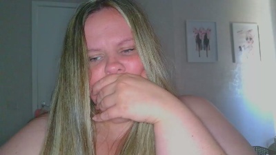 Sweetcheeks84 live cam on Cam4