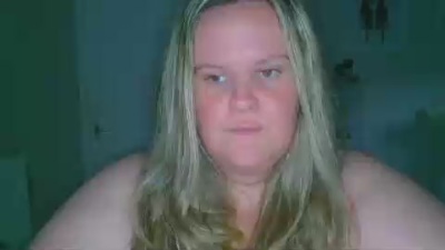 Sweetcheeks84 live cam on Cam4