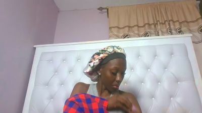 Sweetnova live cam on Cam4