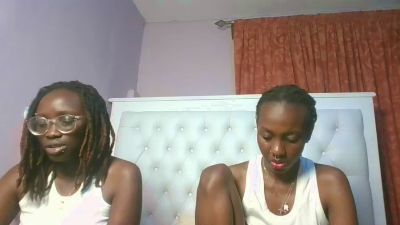 Sweetnova live cam on Cam4