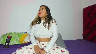 Sweets_19 live cam on Cam4
