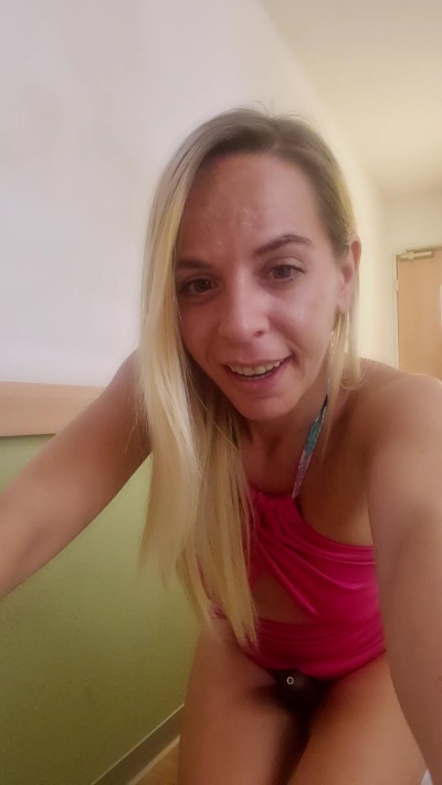 SweetyNinaOff live cam on Cam4