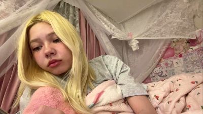 SybleFazekas live cam on Cam4