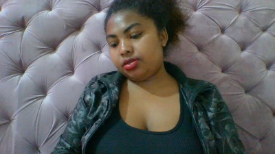 Sylvianah live cam on Cam4
