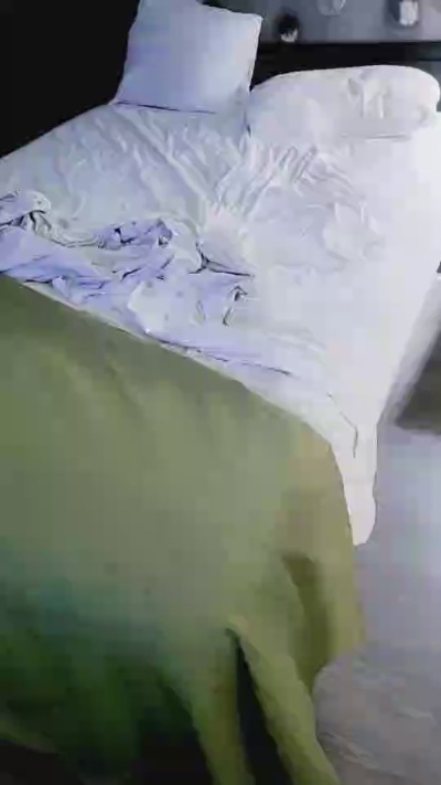TDiddy4445 live cam on Cam4