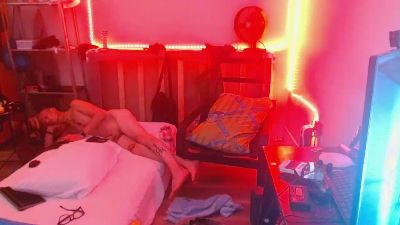 TJ_HoOkER live cam on Cam4