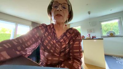 TVLaura1957 live cam on Cam4