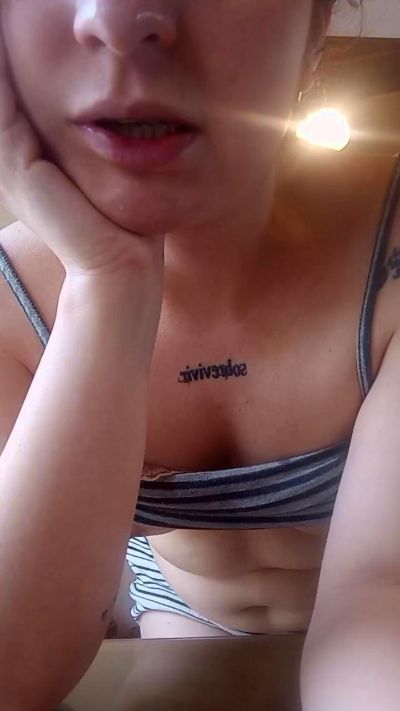 Taniafemme live cam on Cam4