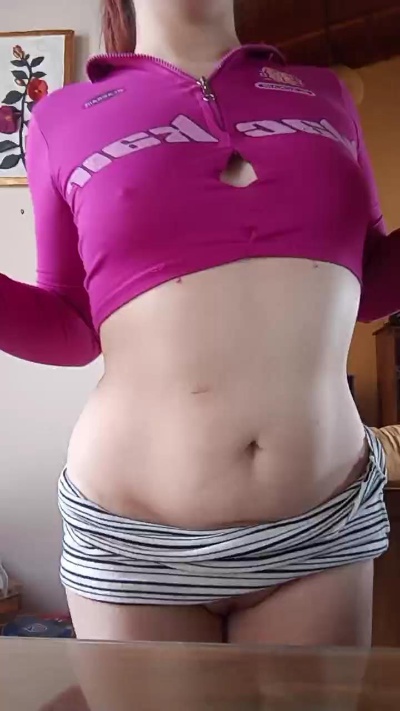 Taniafemme live cam on Cam4