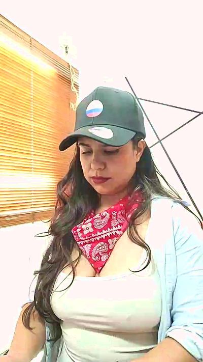 Tannia_Ford live cam on Cam4