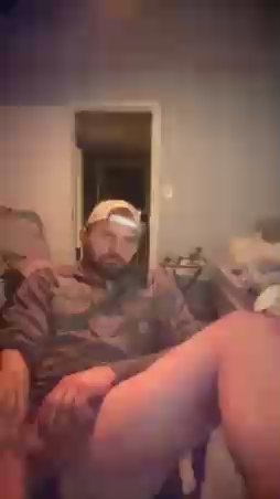Tattd_DadBod777 live cam on Cam4