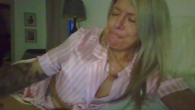Tattedbadassx live cam on Cam4