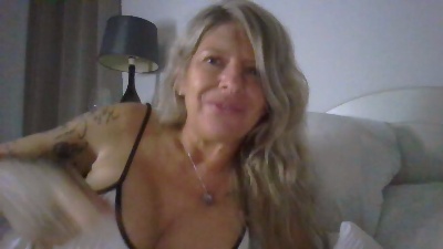 Tattedbadassx live cam on Cam4