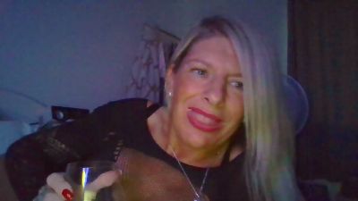Tattedbadassx live cam on Cam4