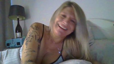 Tattedbadassx live cam on Cam4