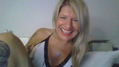 Tattedbadassx live cam on Cam4