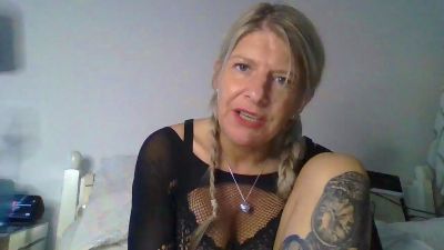 Tattedbadassx live cam on Cam4