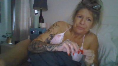 Tattedbadassx live cam on Cam4
