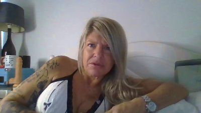 Tattedbadassx live cam on Cam4