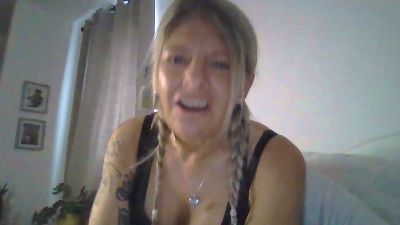 Tattedbadassx live cam on Cam4