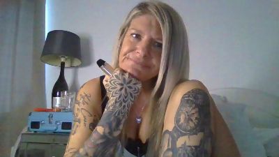 Tattedbadassx live cam on Cam4