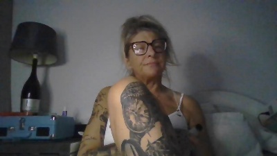 Tattedbadassx live cam on Cam4