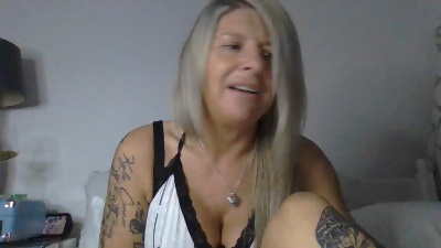 Tattedbadassx live cam on Cam4