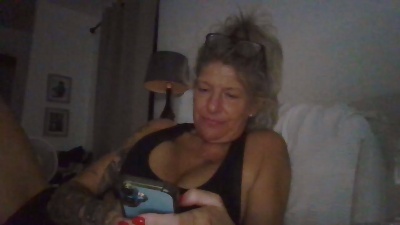 Tattedbadassx live cam on Cam4