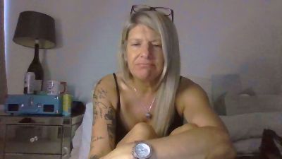 Tattedbadassx live cam on Cam4
