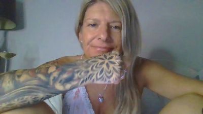 Tattedbadassx live cam on Cam4
