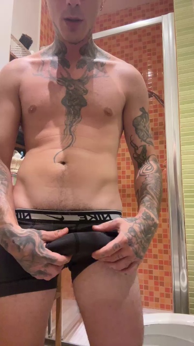 Tattoo live cam on Cam4